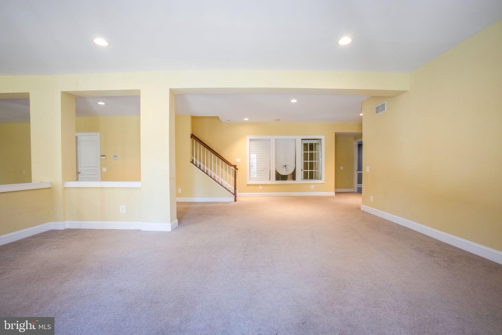 8917 Rhododendron Cir