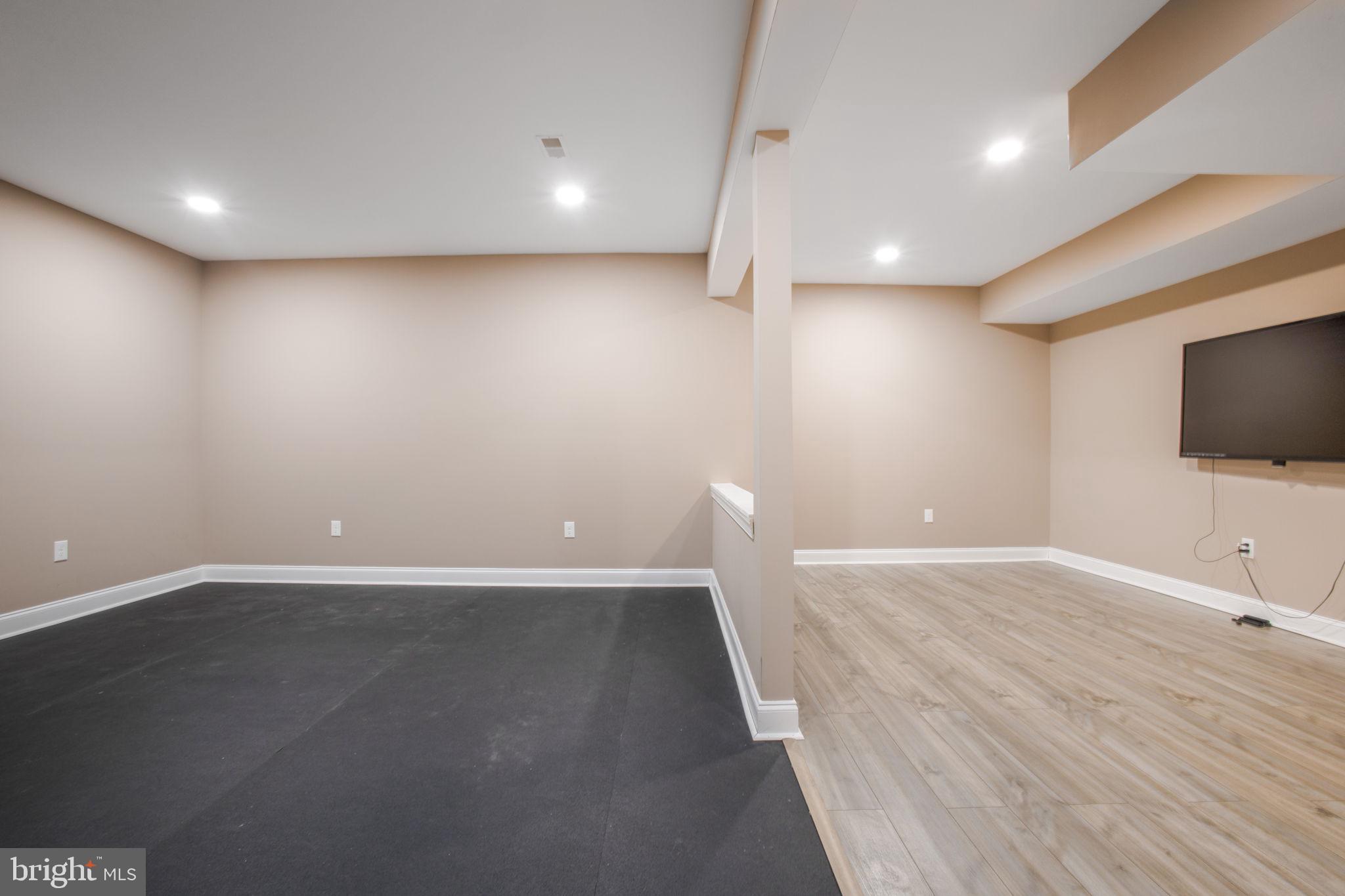 8917 Rhododendron Cir