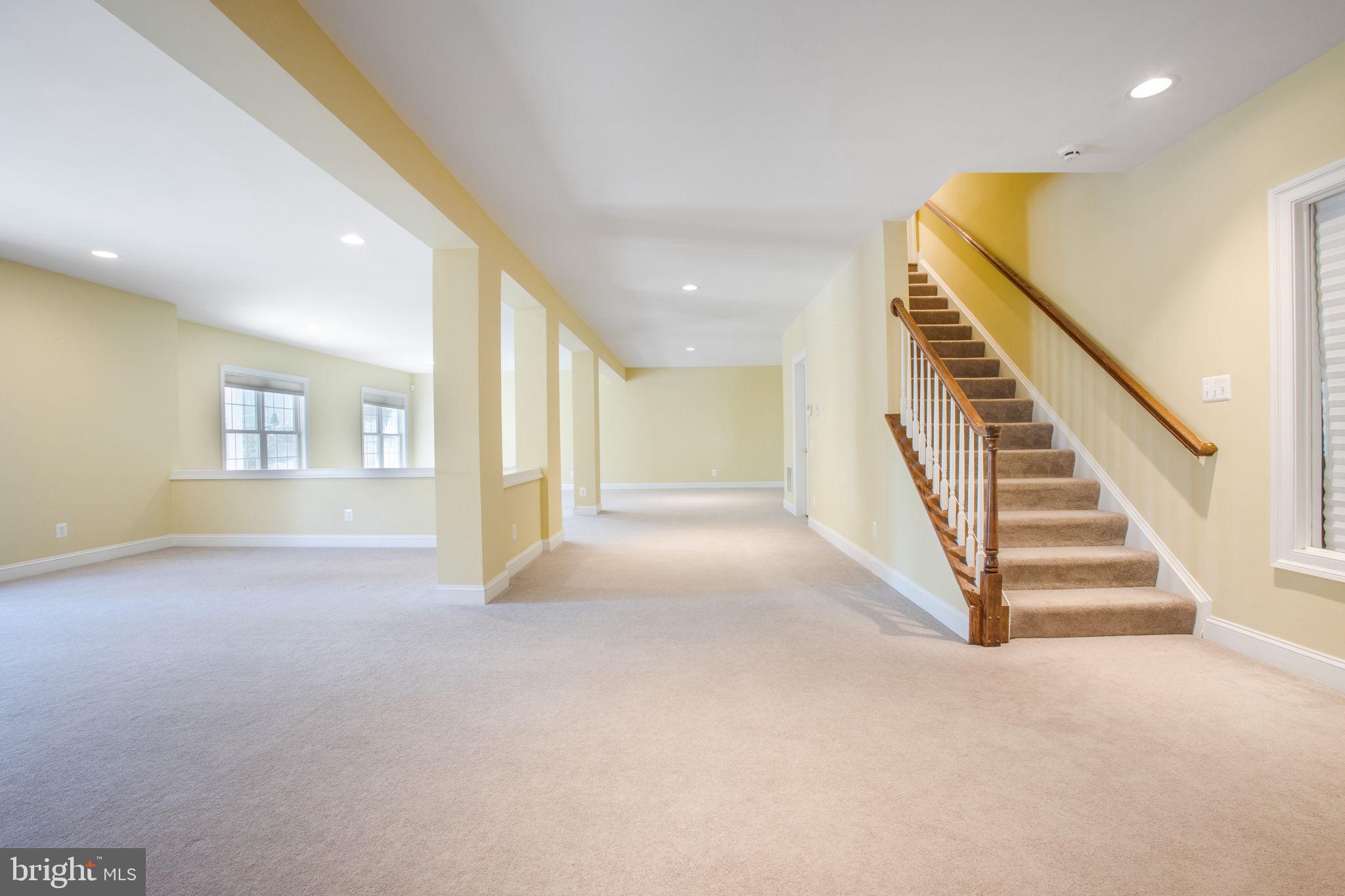 8917 Rhododendron Cir