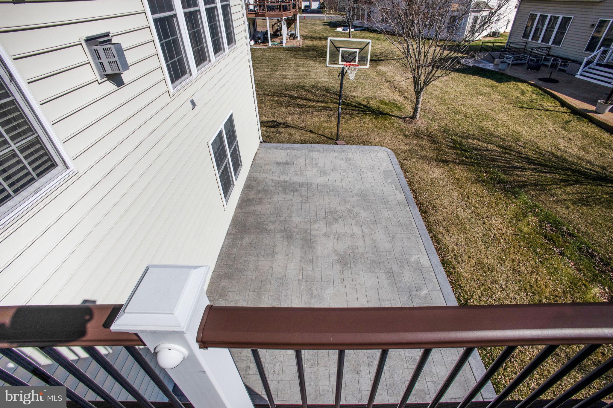 8917 Rhododendron Cir