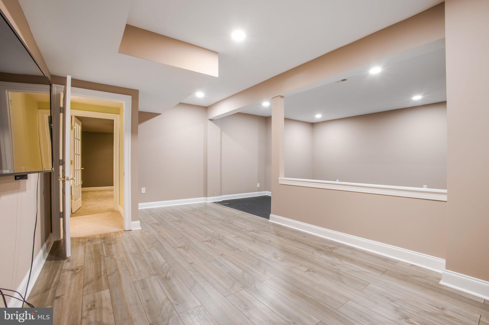 8917 Rhododendron Cir