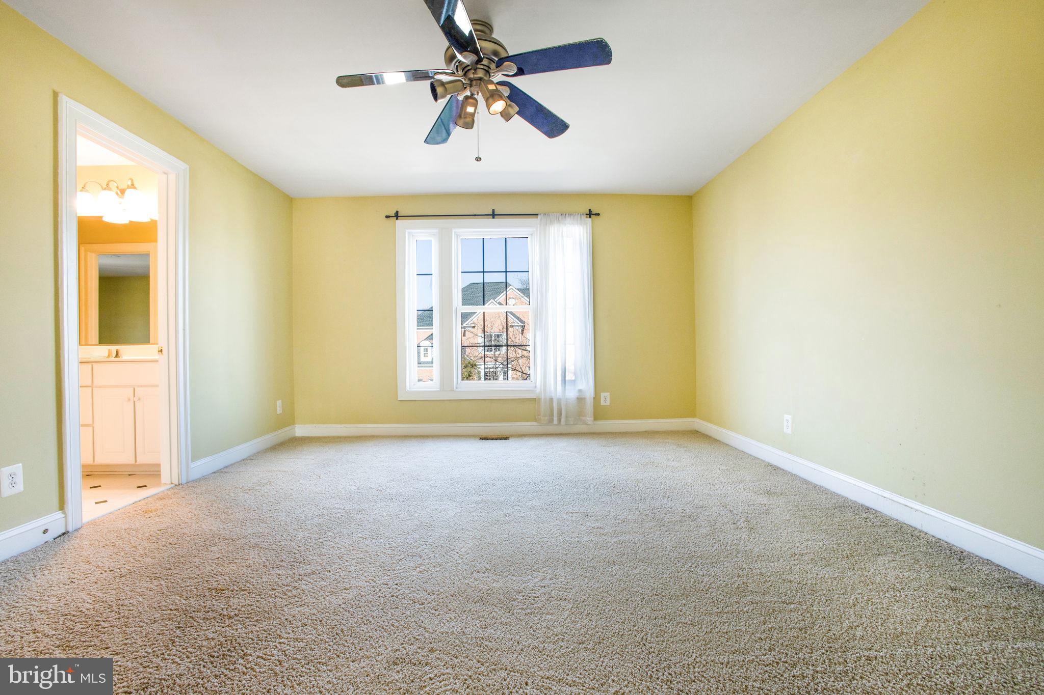 8917 Rhododendron Cir