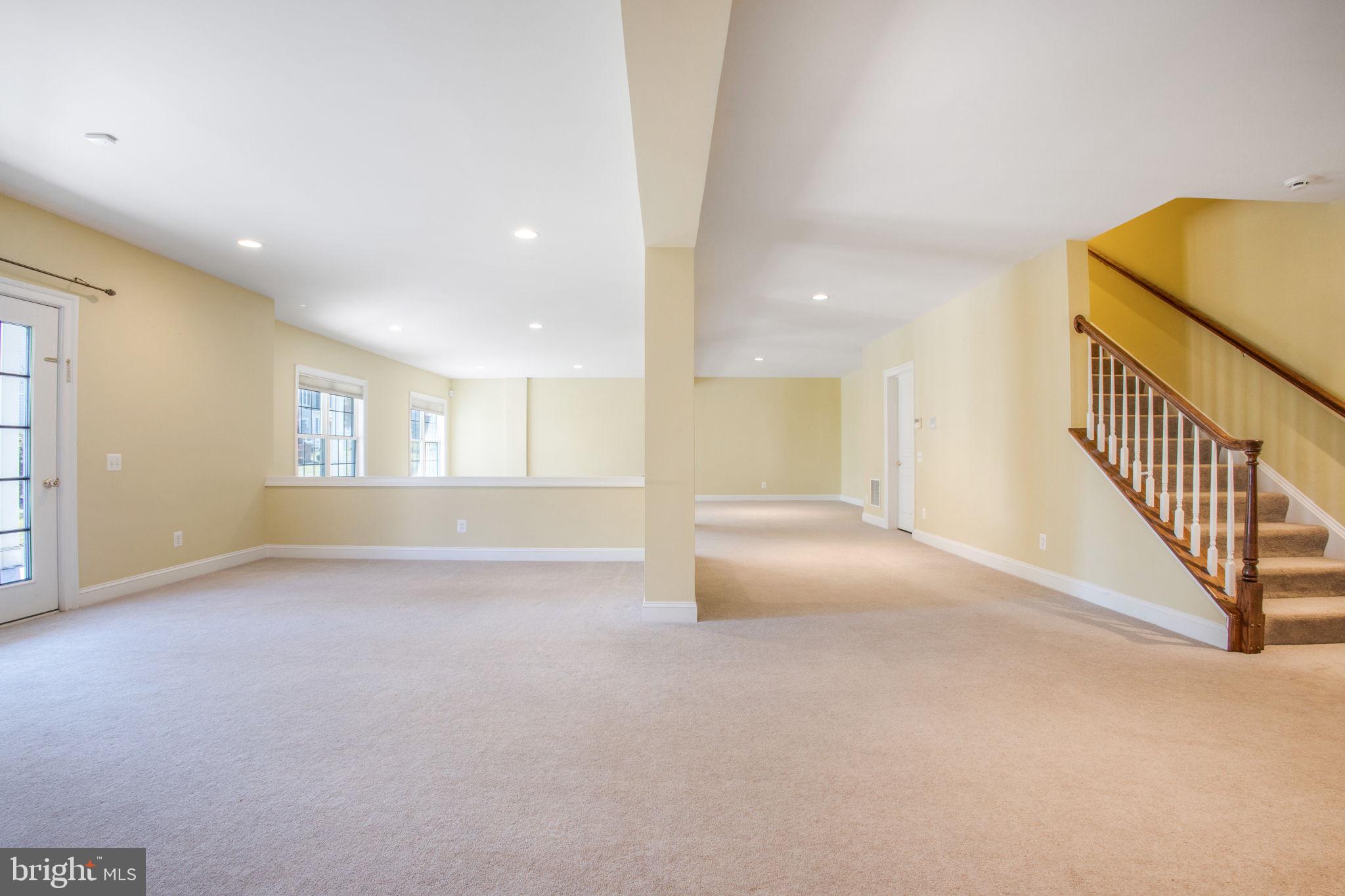 8917 Rhododendron Cir