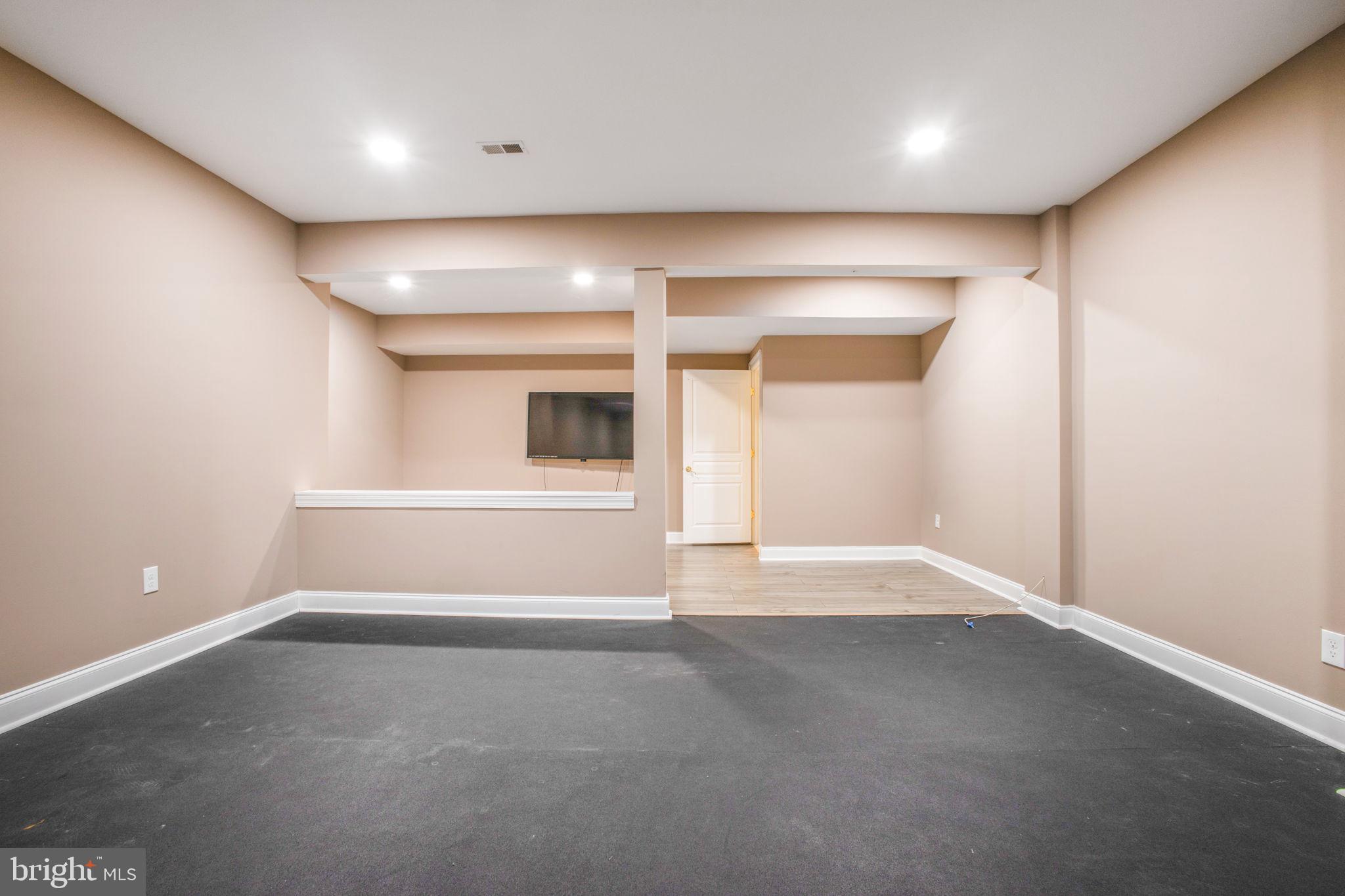 8917 Rhododendron Cir