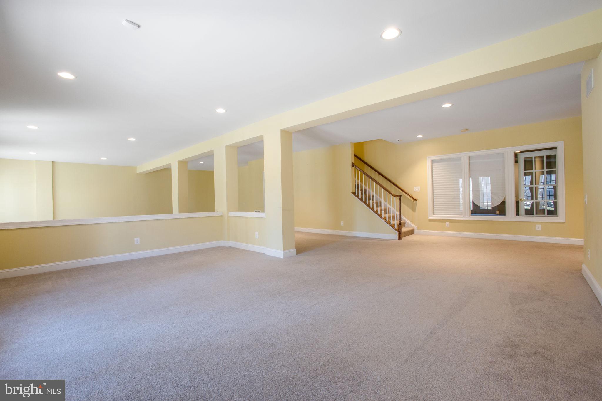 8917 Rhododendron Cir