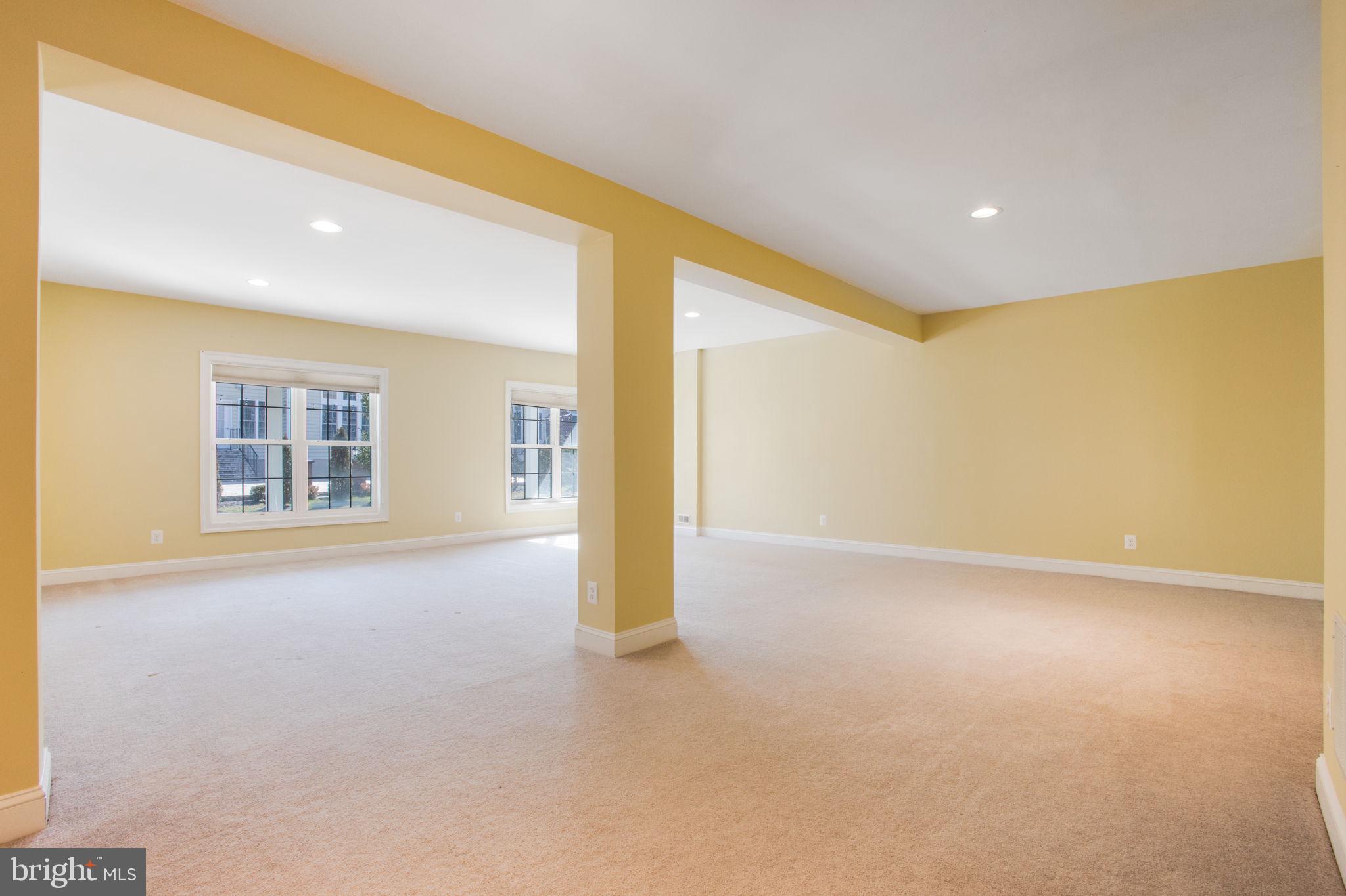 8917 Rhododendron Cir