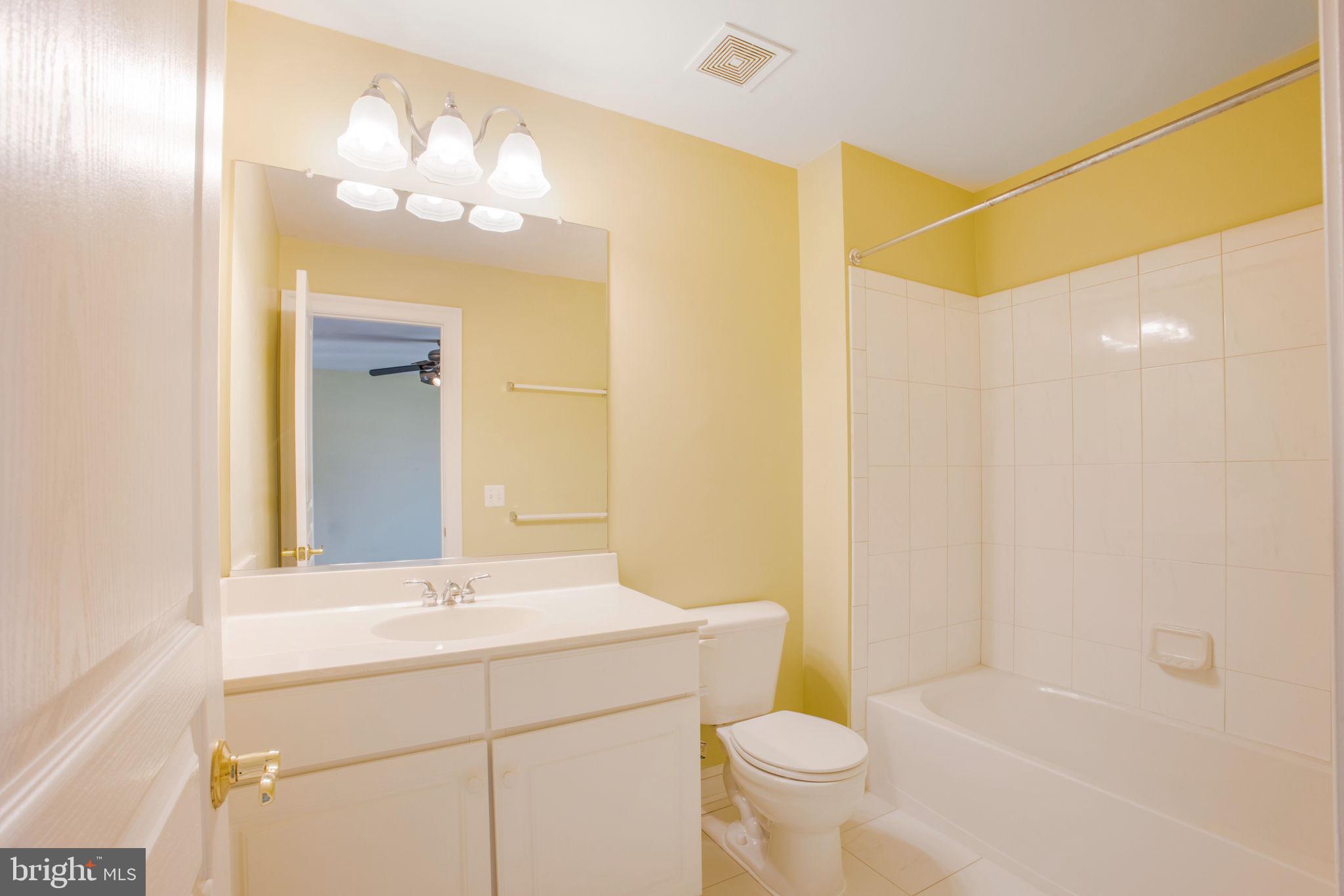 8917 Rhododendron Cir