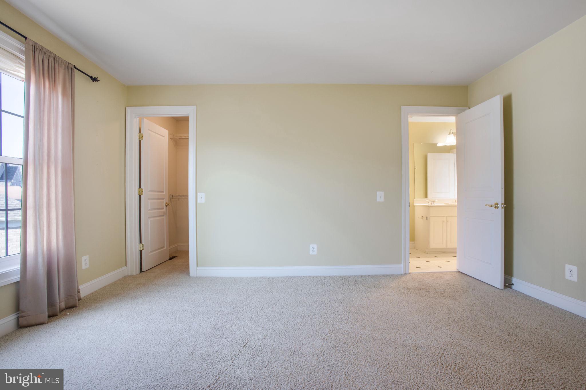 8917 Rhododendron Cir