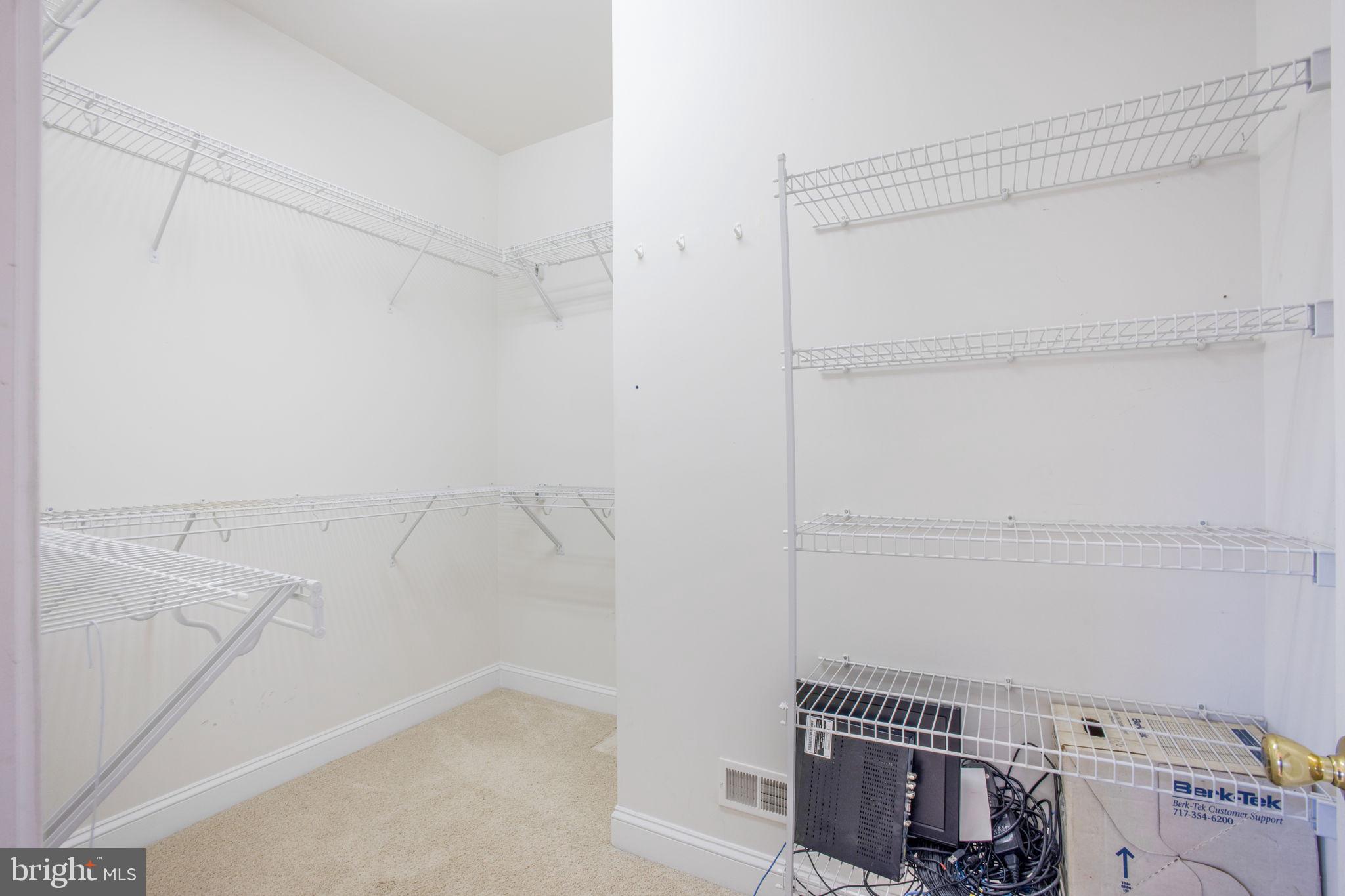 8917 Rhododendron Cir