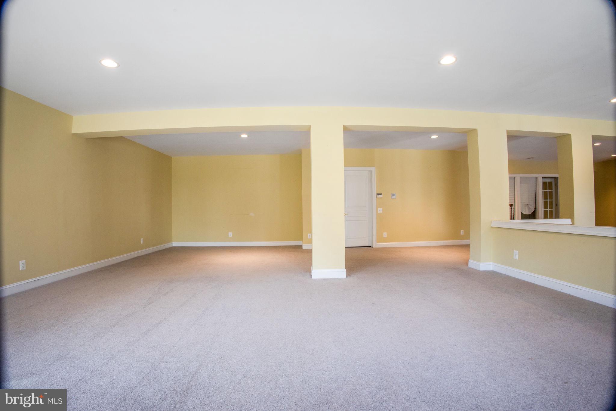 8917 Rhododendron Cir