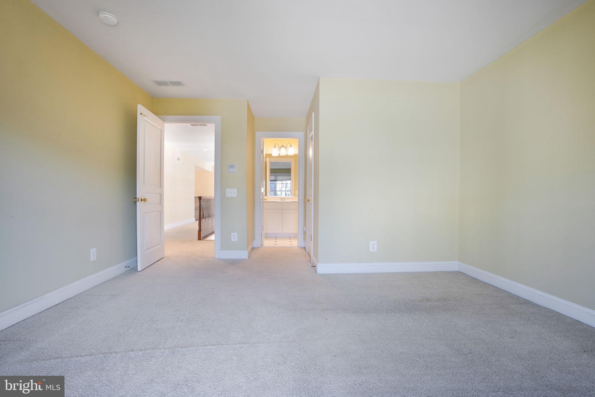 8917 Rhododendron Cir