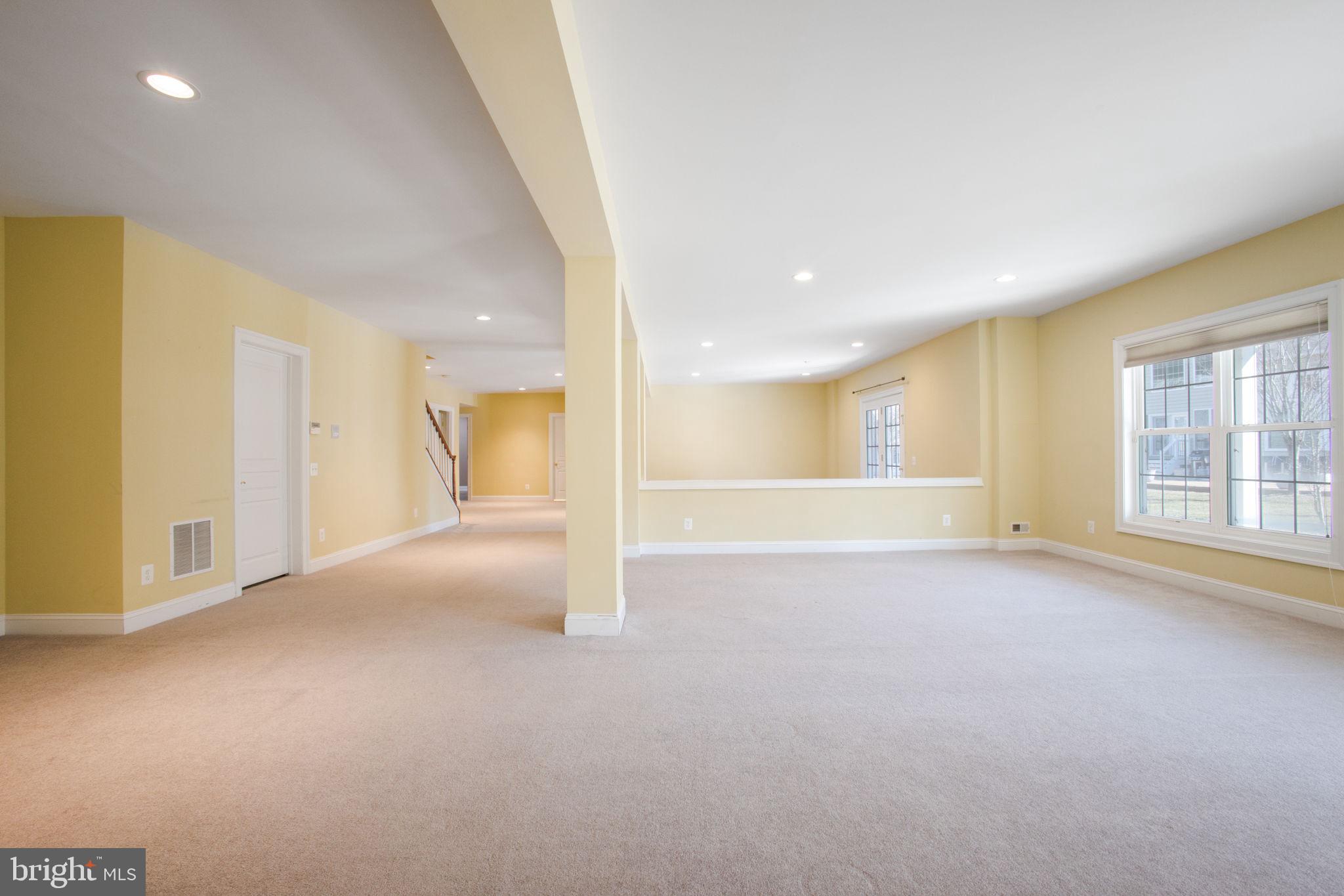 8917 Rhododendron Cir