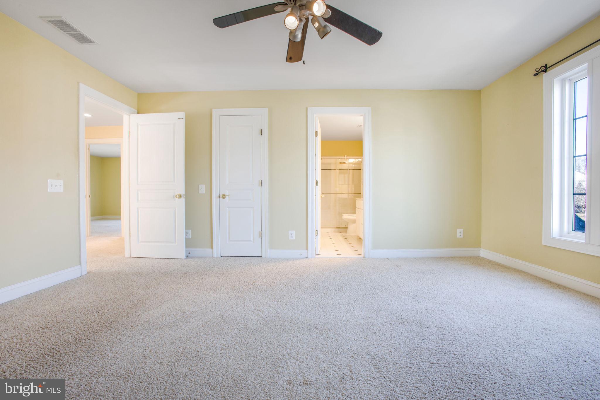 8917 Rhododendron Cir