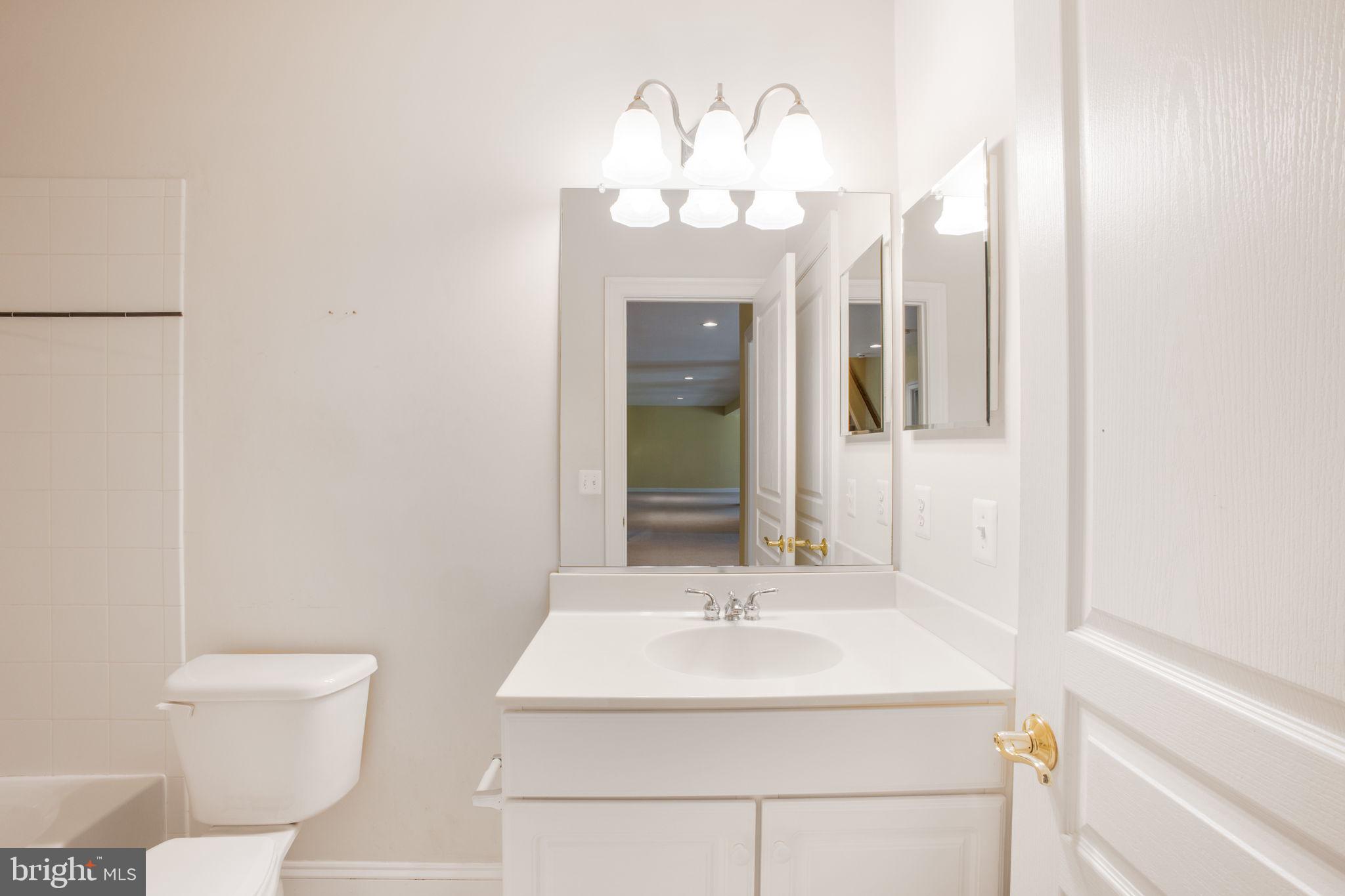 8917 Rhododendron Cir