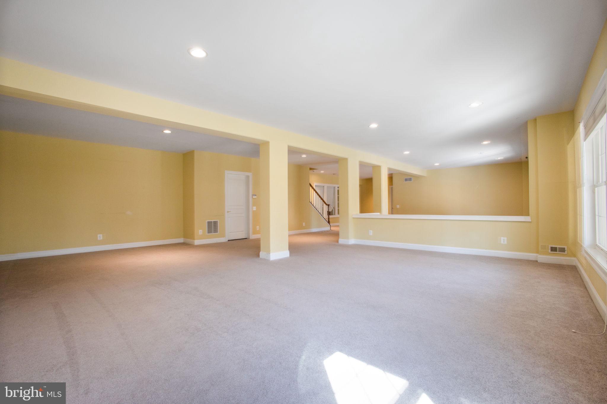 8917 Rhododendron Cir