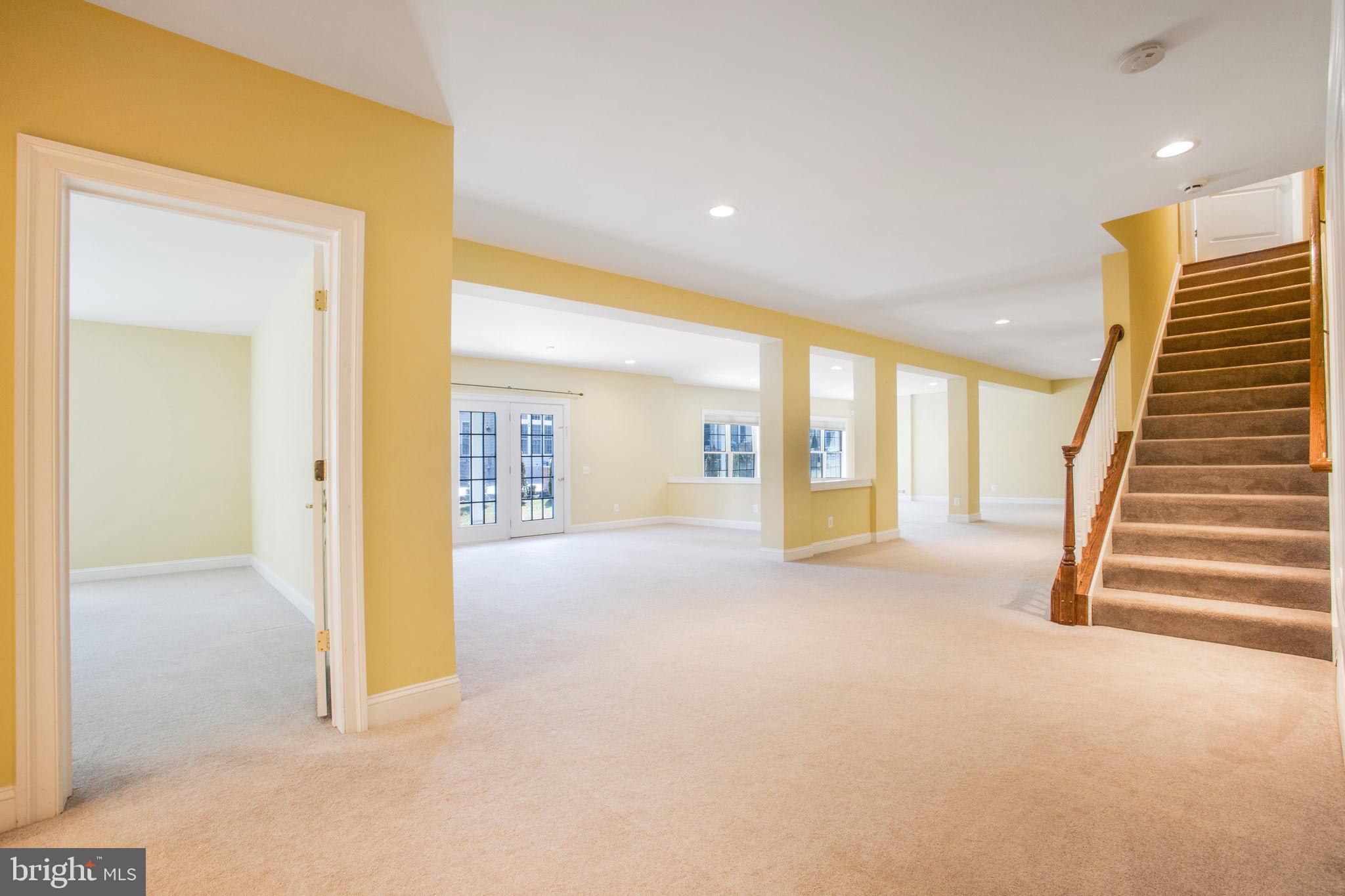 8917 Rhododendron Cir