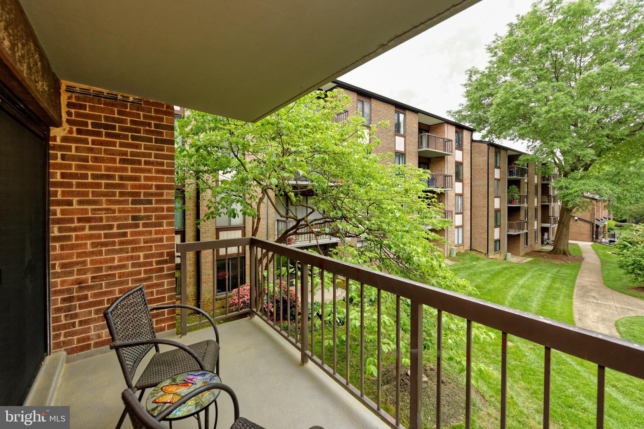 9712 Kingsbridge Dr #102