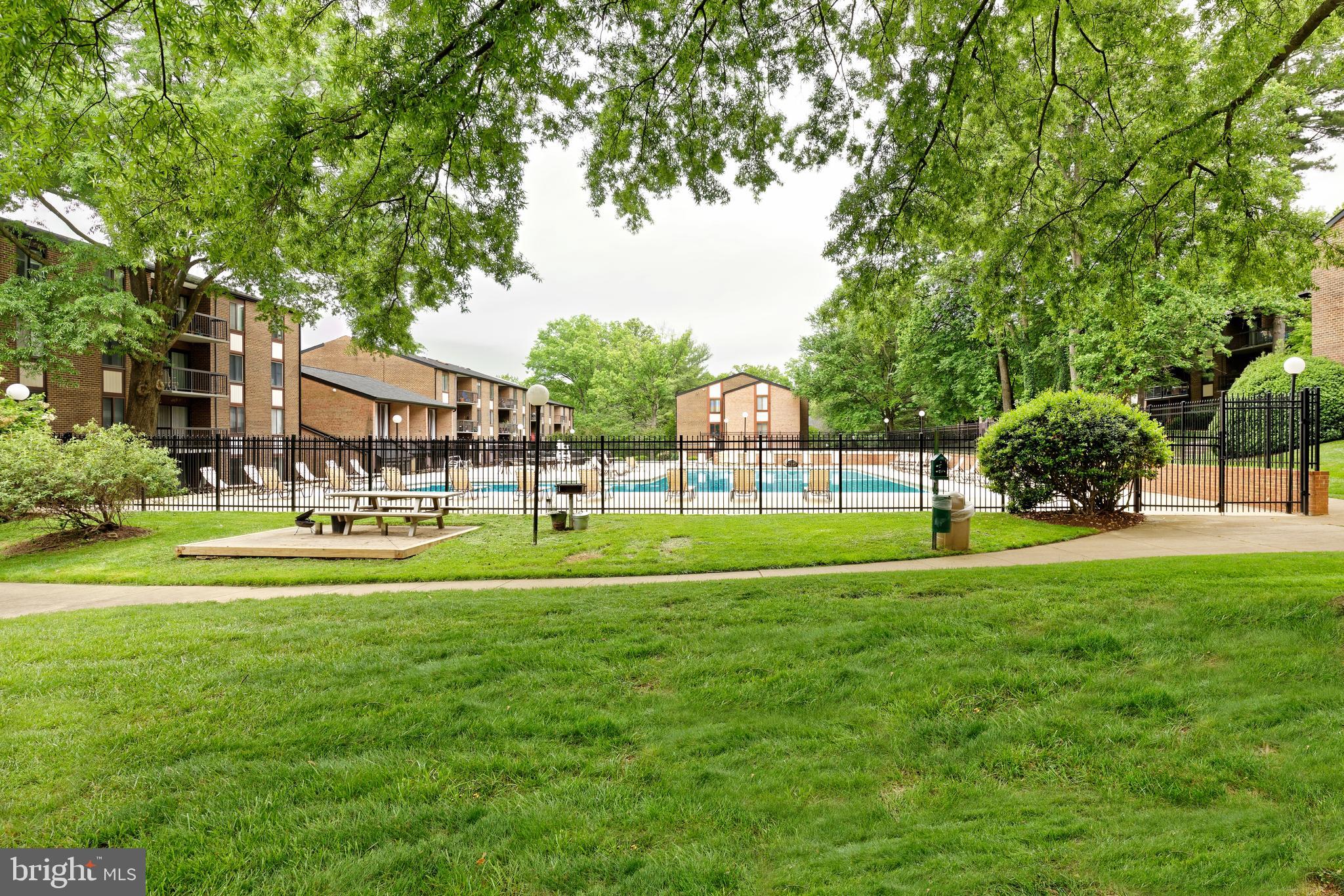 9712 Kingsbridge Dr #102