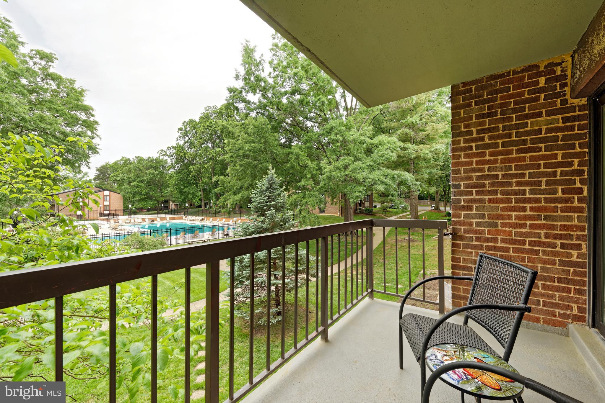 9712 Kingsbridge Dr #102