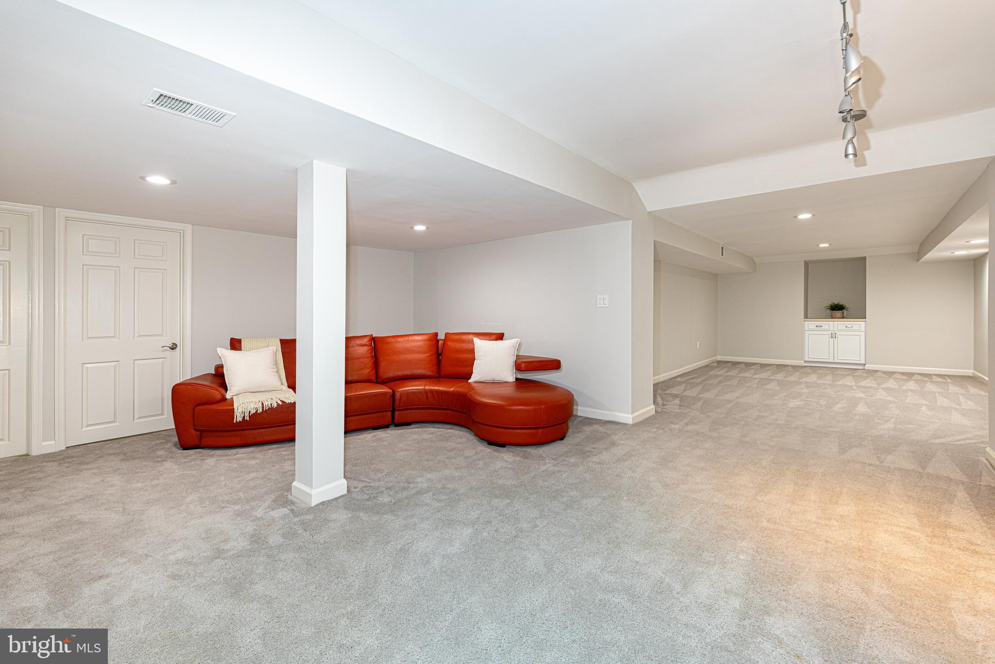 9126 John Way