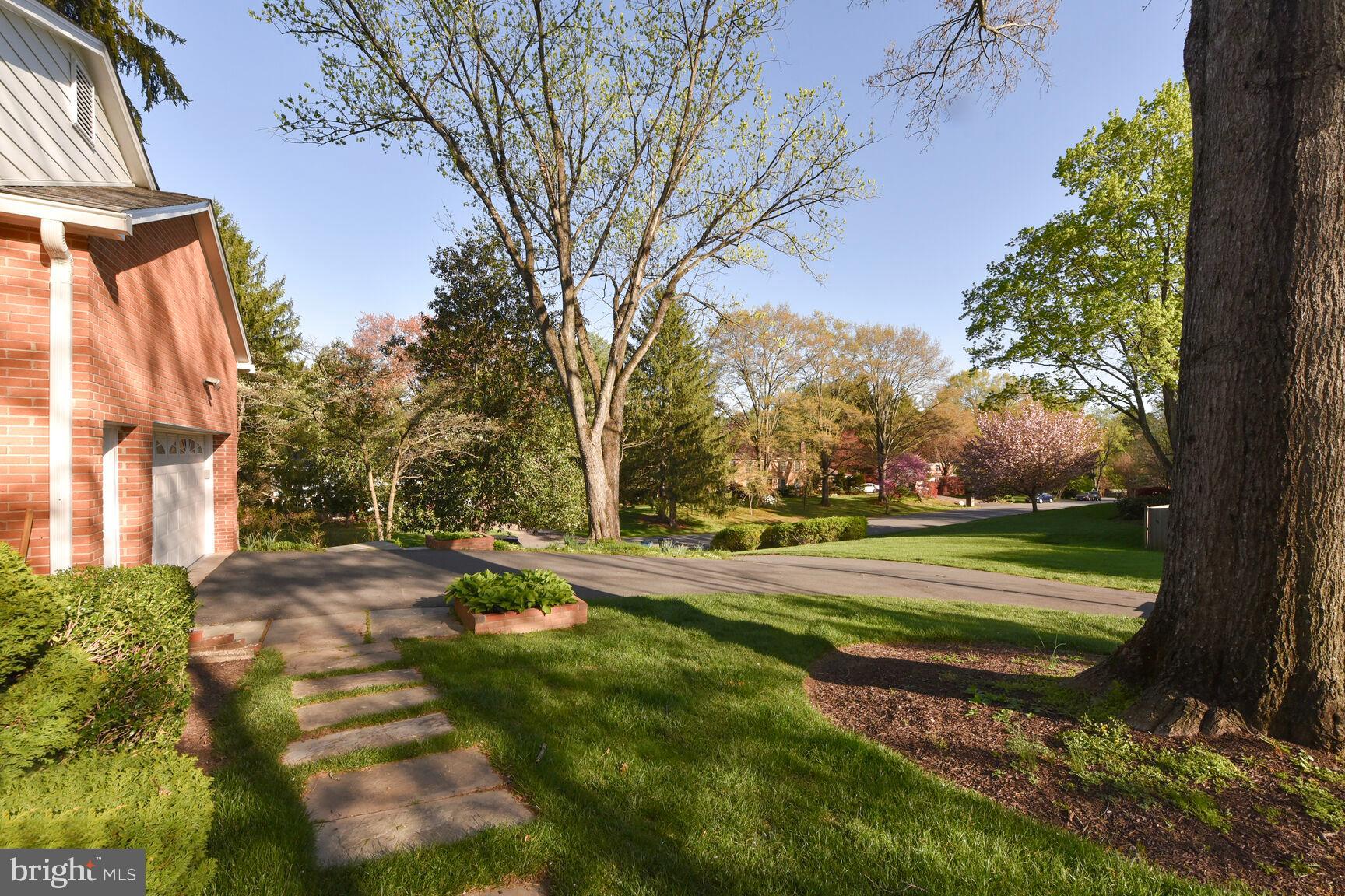1517 Tuba Ct