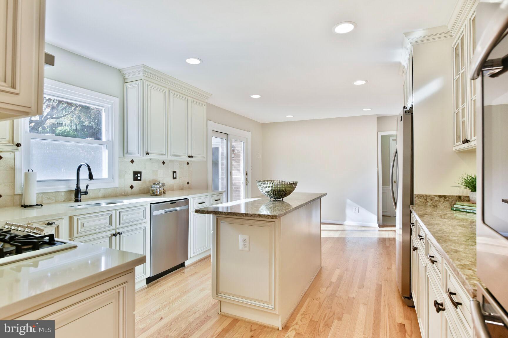 1517 Tuba Ct