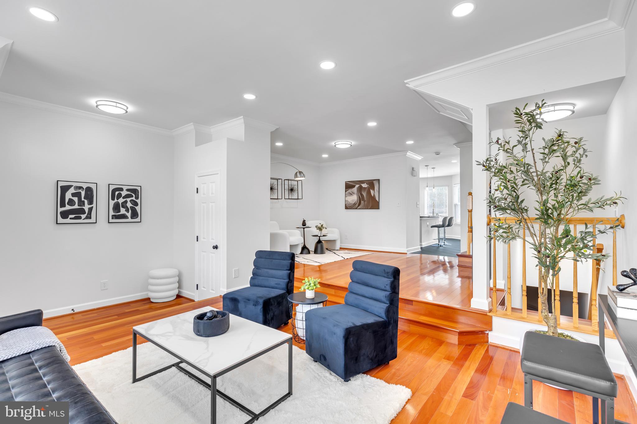 2506 James Monroe Cir