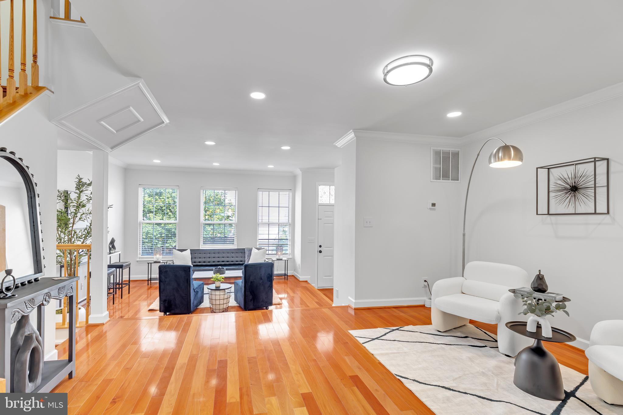 2506 James Monroe Cir