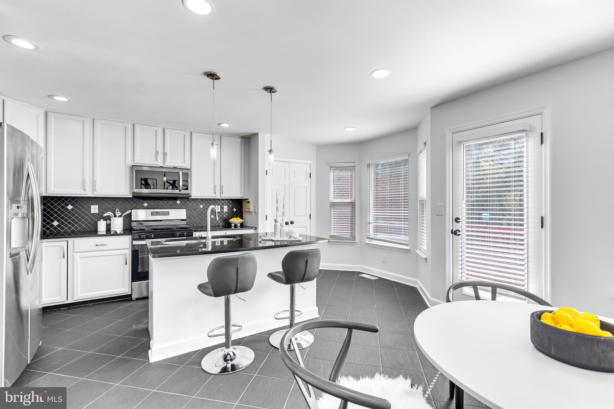 2506 James Monroe Cir