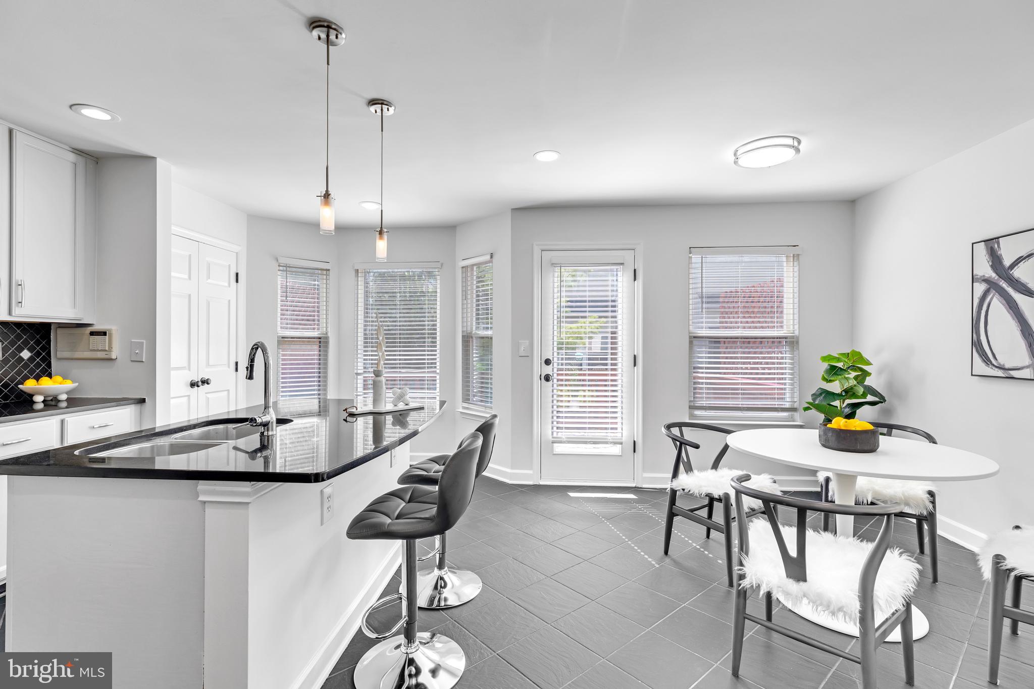 2506 James Monroe Cir