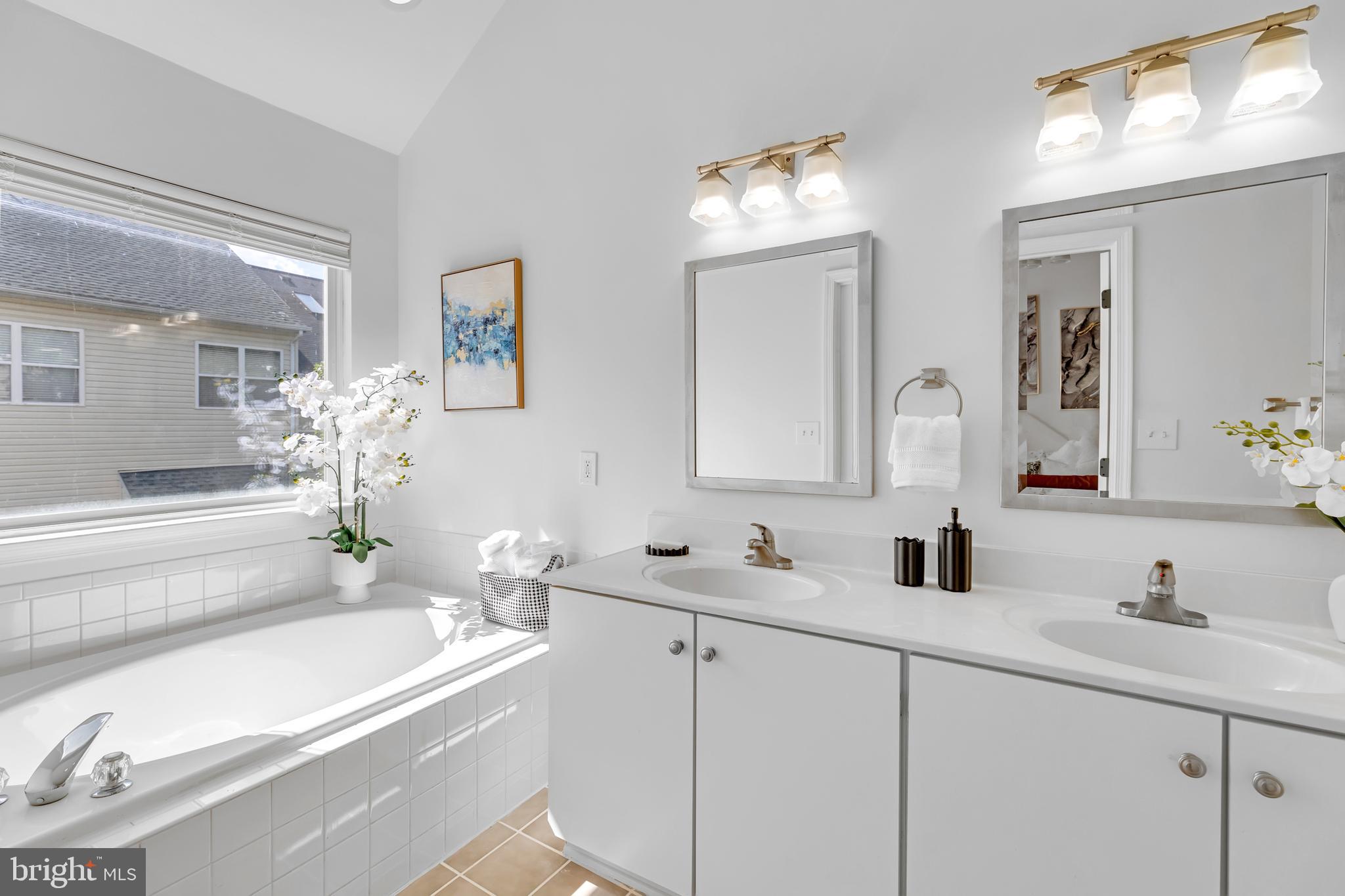 2506 James Monroe Cir