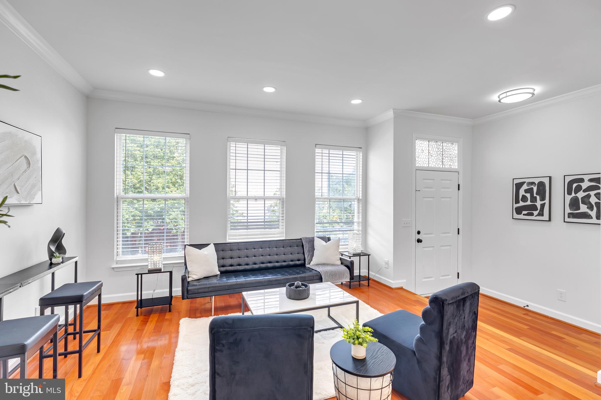 2506 James Monroe Cir