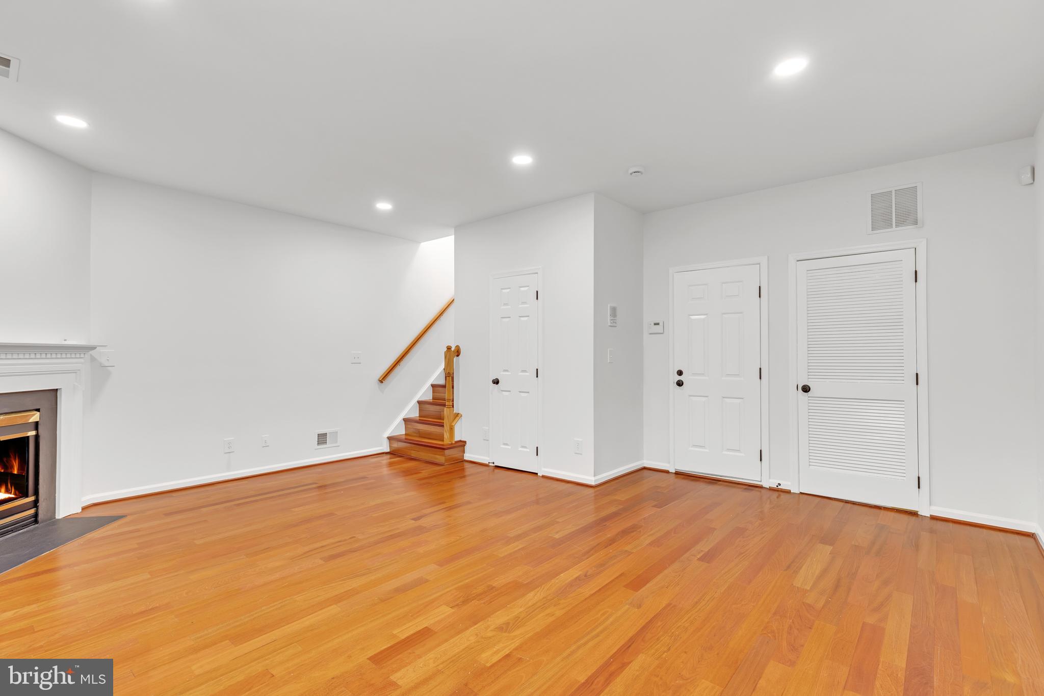 2506 James Monroe Cir