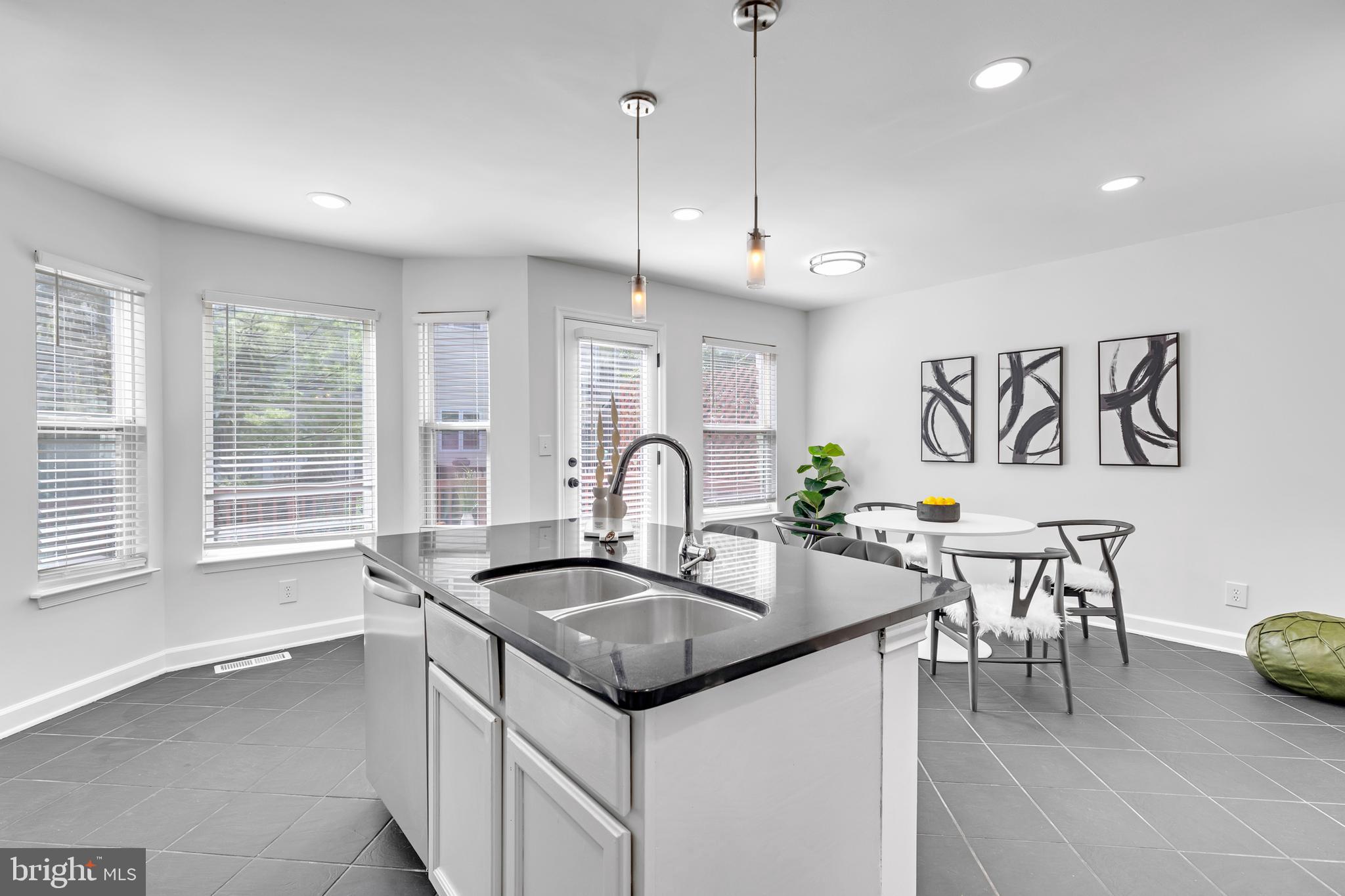 2506 James Monroe Cir