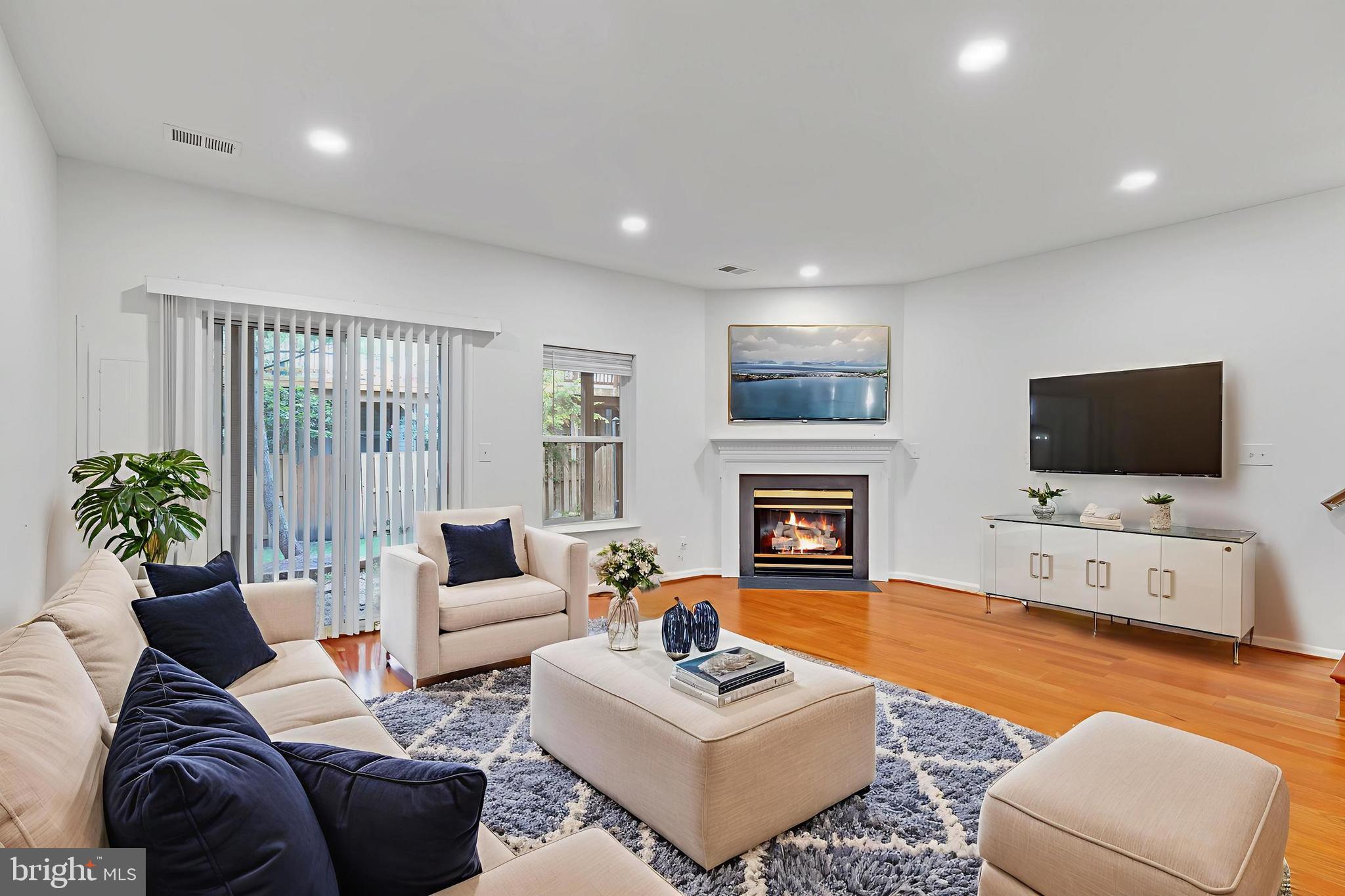 2506 James Monroe Cir