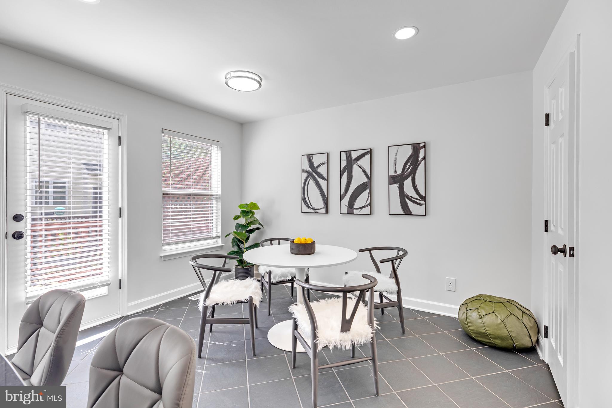 2506 James Monroe Cir