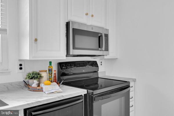 5331 LAROCHELLE COURT