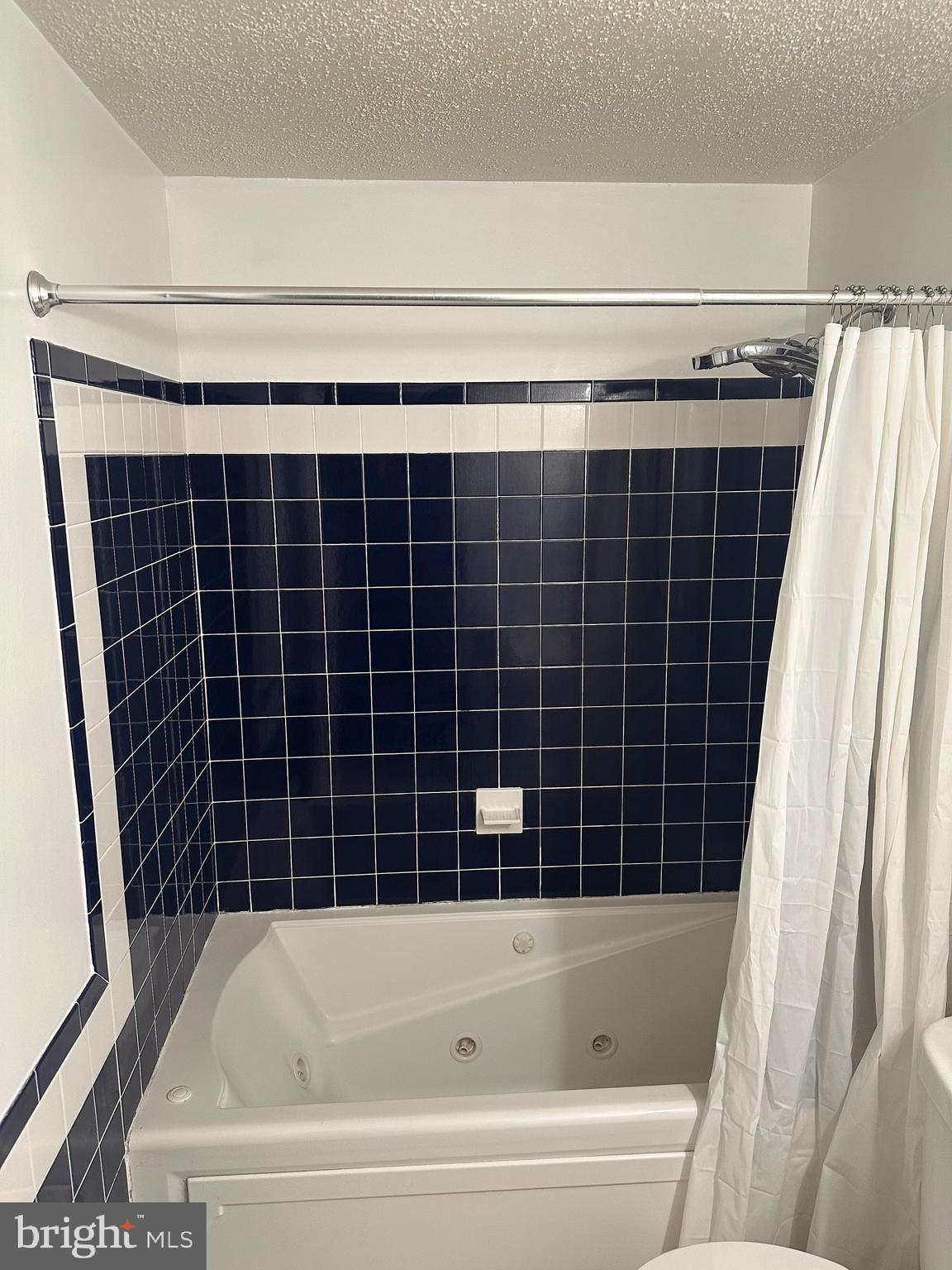 5331 LAROCHELLE COURT