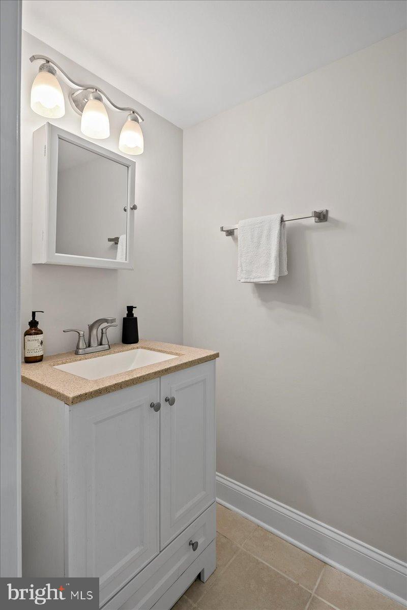 1642 HARVEST GREEN COURT