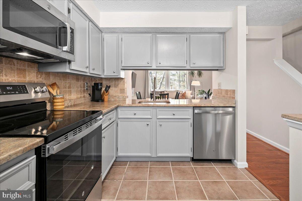 1642 HARVEST GREEN COURT