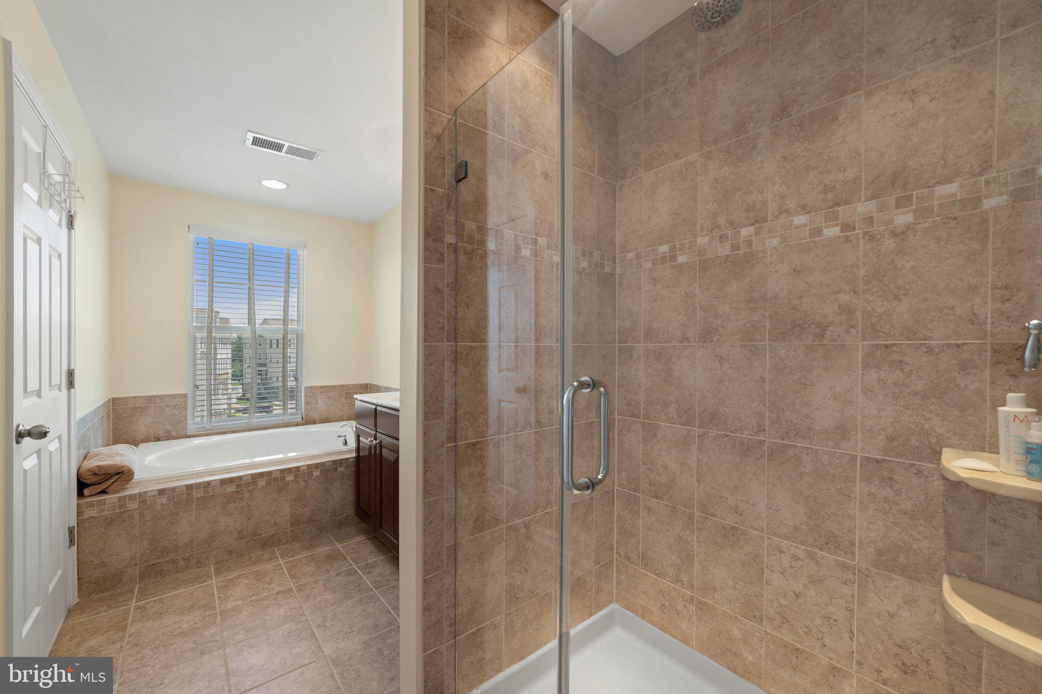 42195 Canary Grass Sq