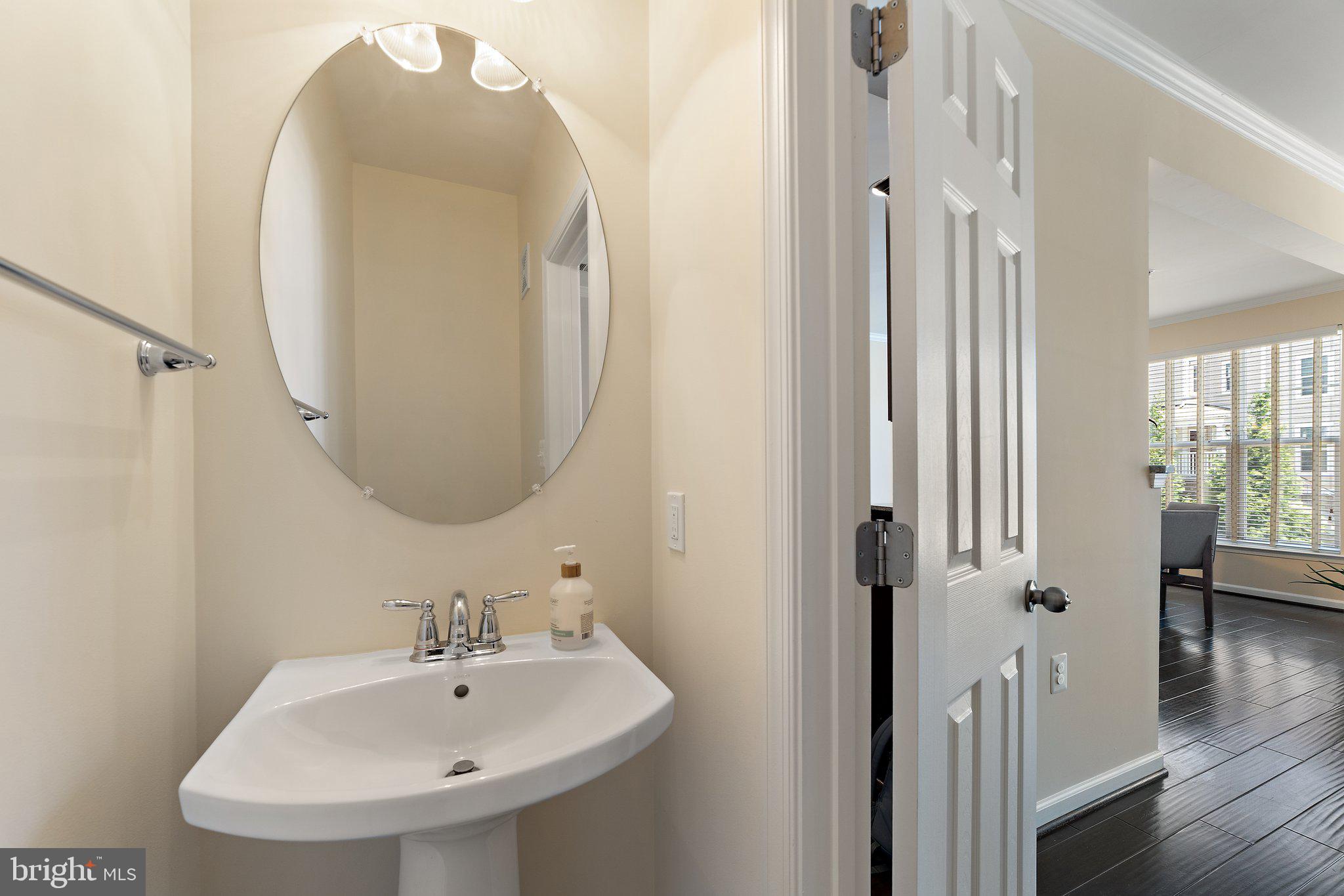 42195 Canary Grass Sq