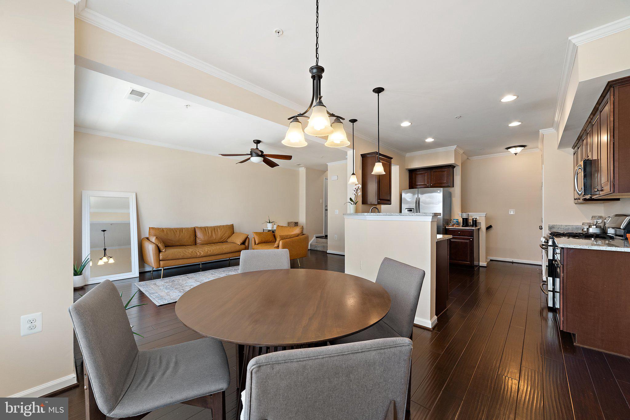 42195 Canary Grass Sq