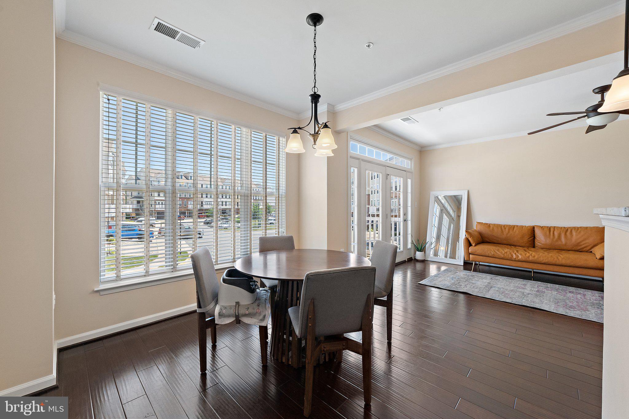 42195 Canary Grass Sq