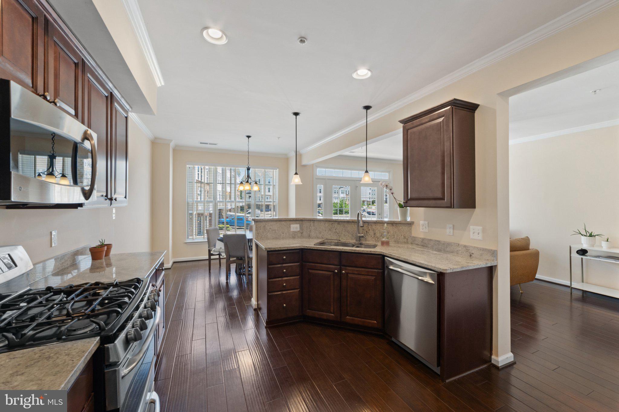 42195 Canary Grass Sq