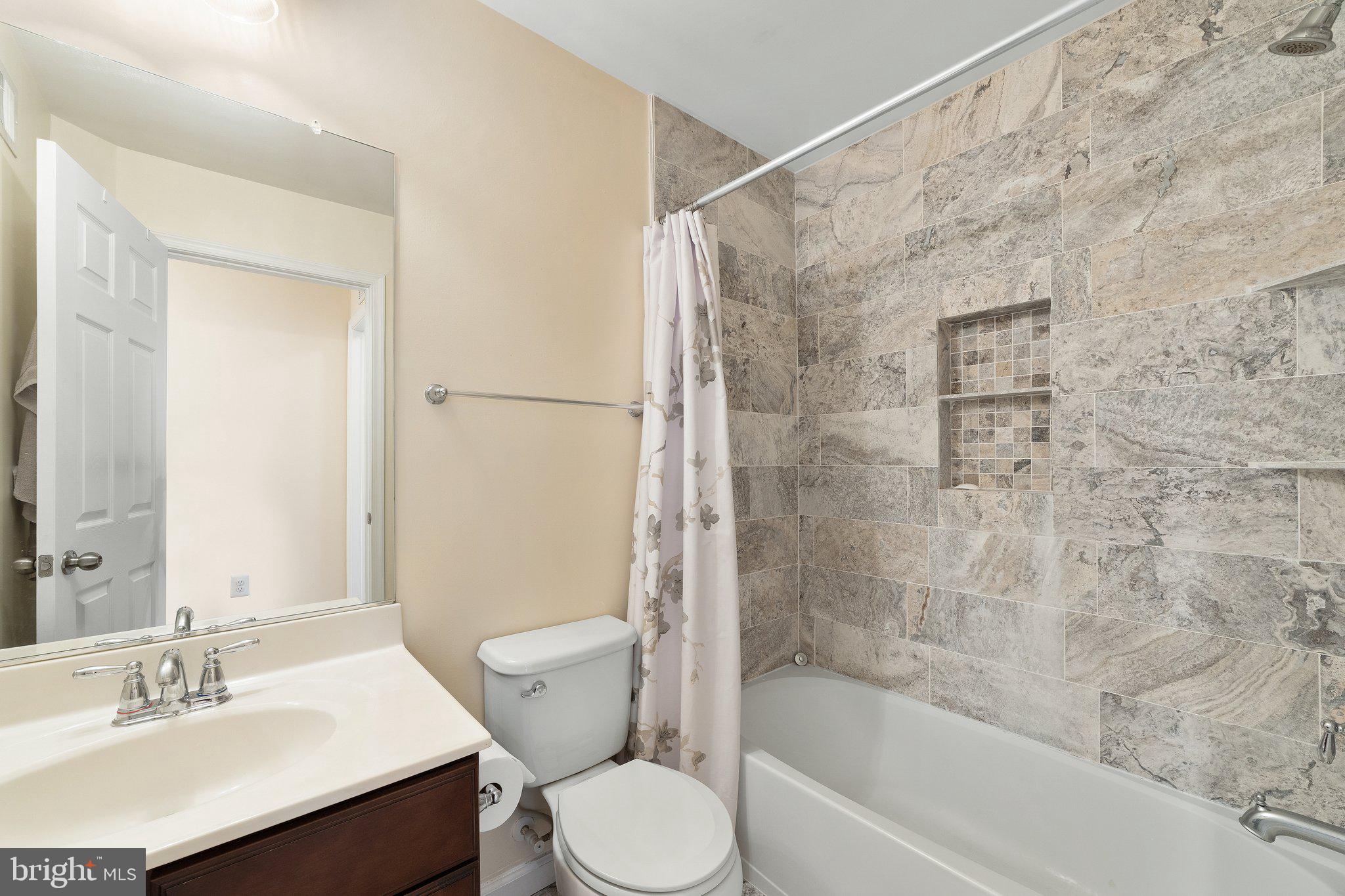 42195 Canary Grass Sq