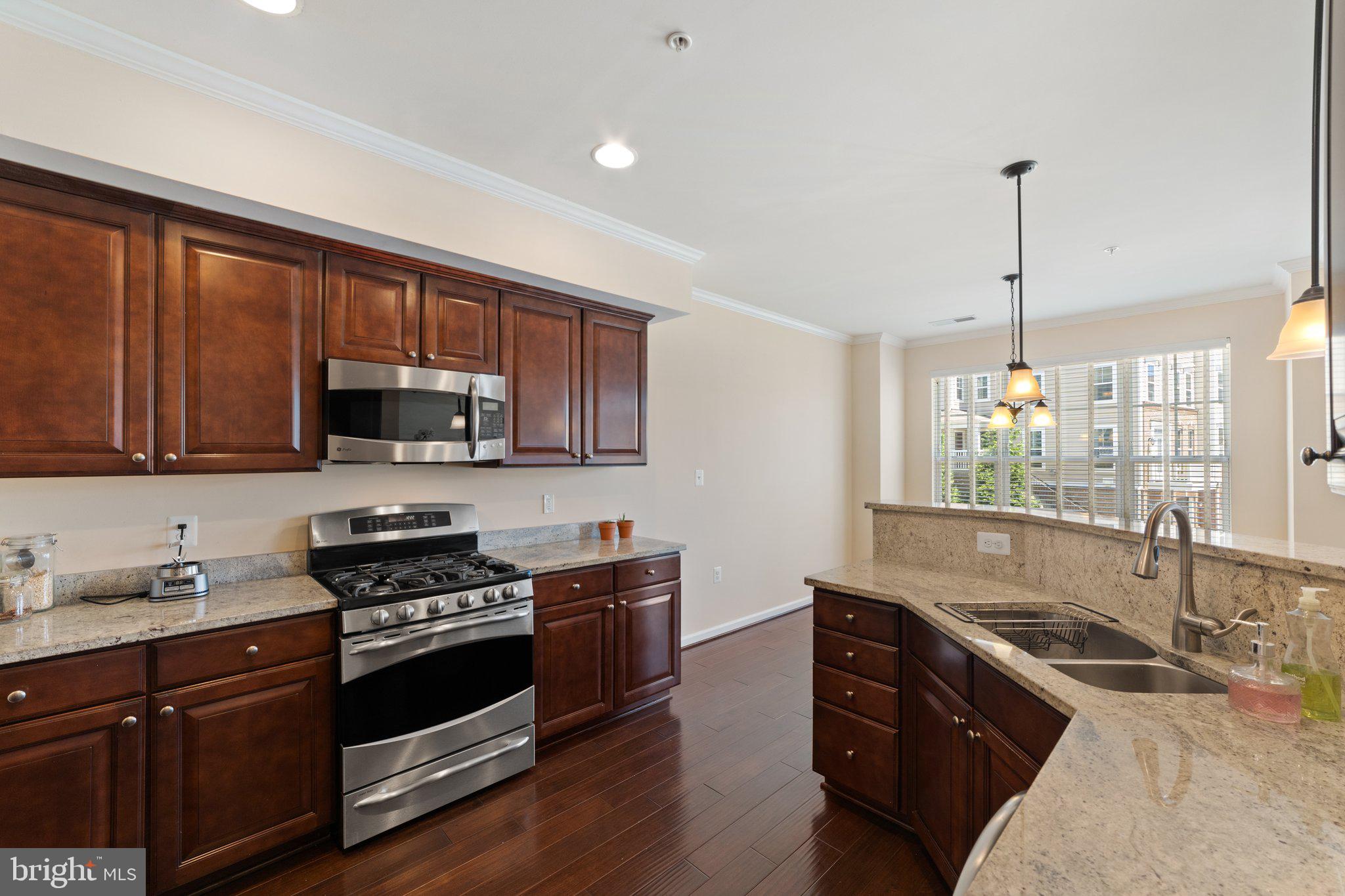 42195 Canary Grass Sq