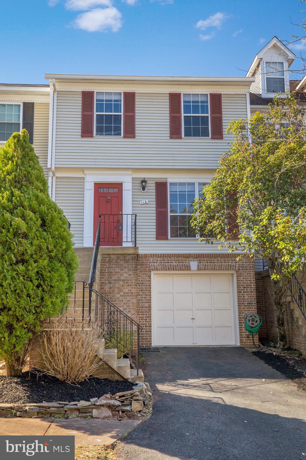 114 WALTHAM CT