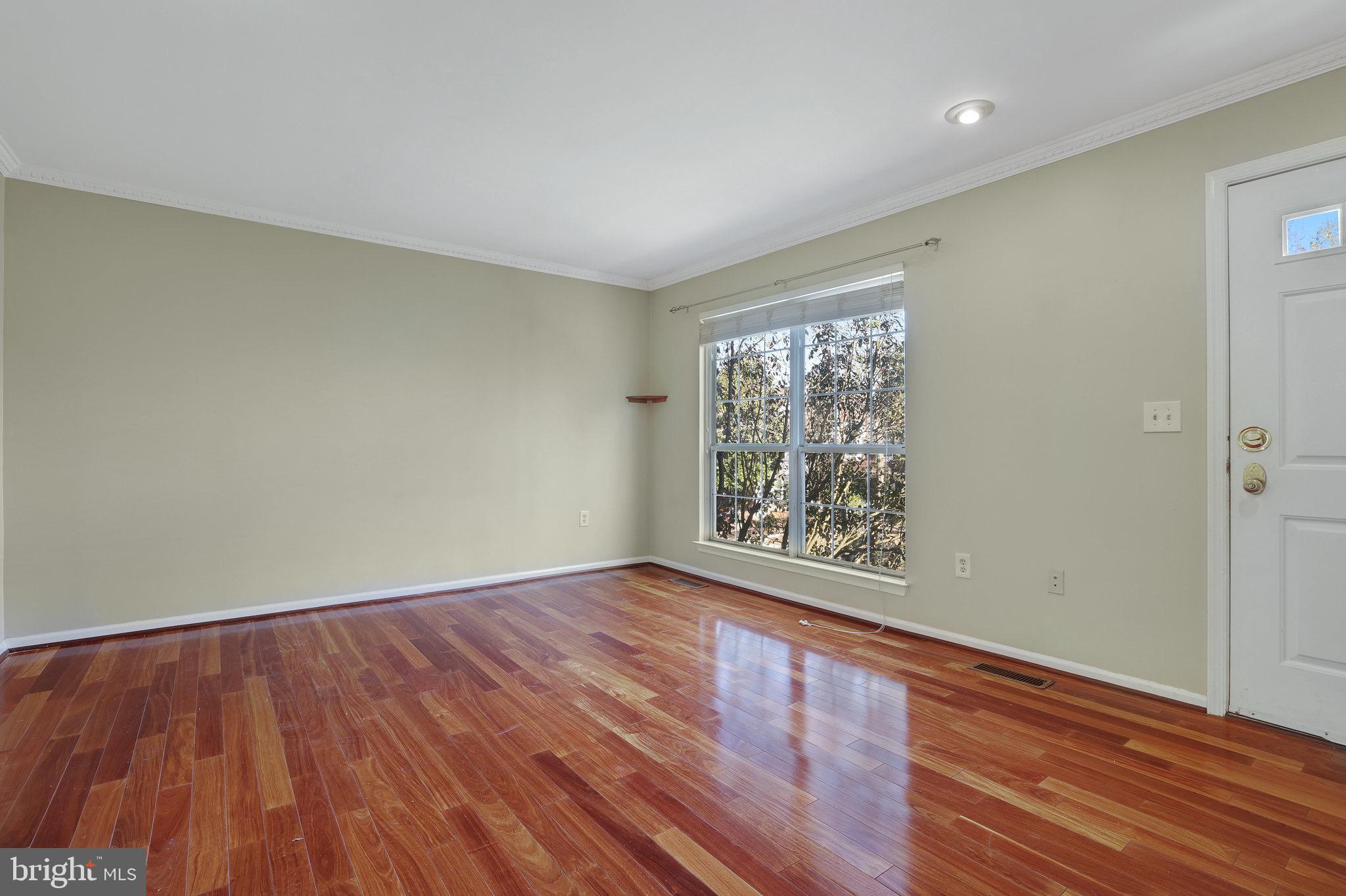 114 WALTHAM CT