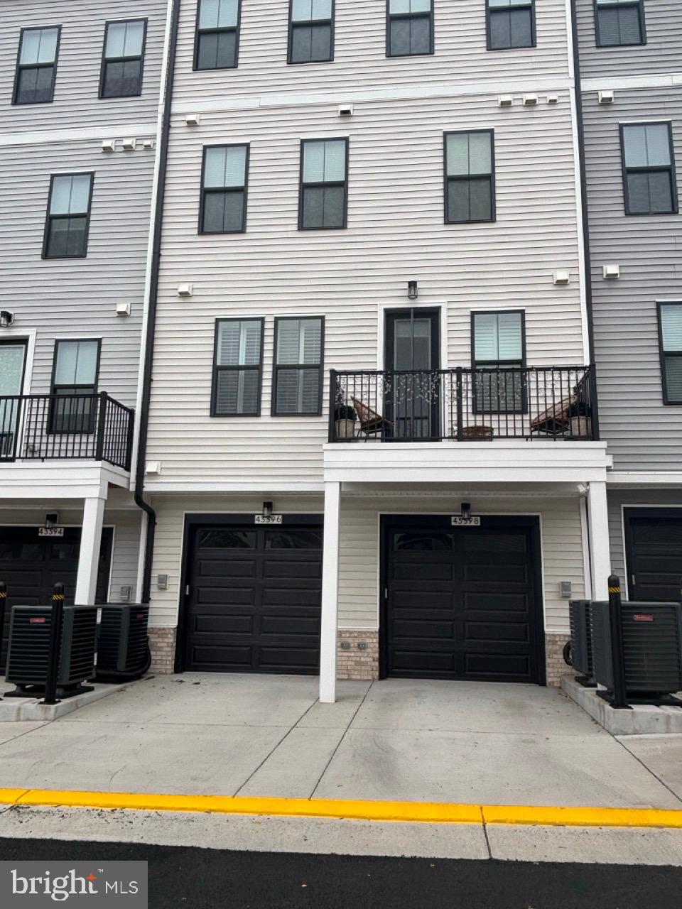 43396 FARRINGDON SQUARE